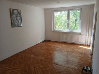 Na predaj 3-izbový byt – ulica M. R. Štefánika, Levice - 2