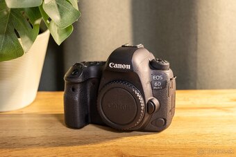 Canon 6D Mark II (plus 2x originál batéria) - 2