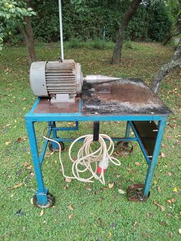 Predám kužeľová štiepačka na drevo 5,5 KW - 2