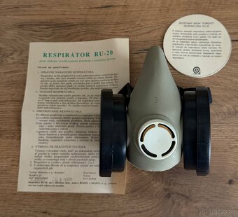 Predám Retro maska RU-20 (1990) - 2