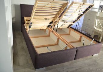 Manželská čalúnená posteľ - 2