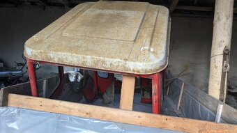 Predám kabinu na traktor MF - 2