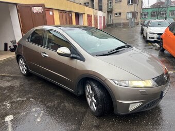 Honda Civic 1.8 automat 103kW - 2