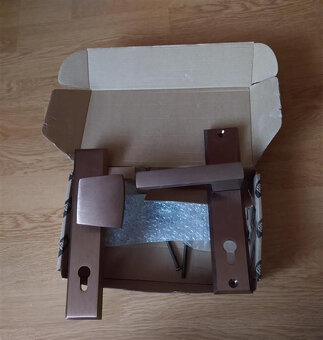 Kľučka na vchodové dvere - predám - 2