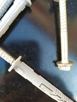 Hmoždiny do betónu muriva - 2