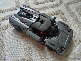 Lego Technic 42173 Sivé hyperauto - 2