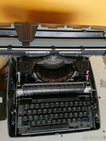 Predám elektricky písací stroj JATRAŇ ( ruština ). - 2