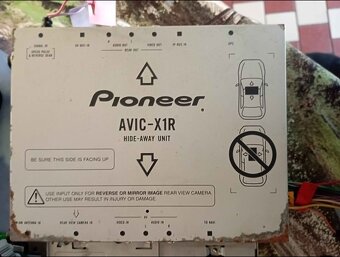 Autorádio Pioneer výsuvným displejom - 2