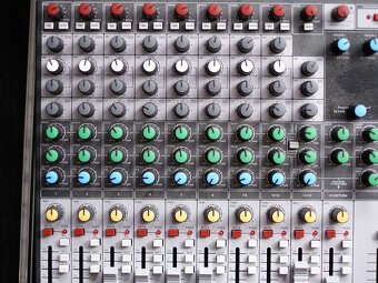 Predám Soundcraft Signature 12 MTK + Case - 2