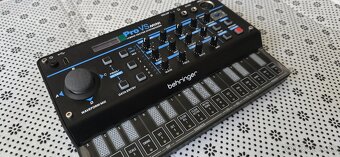 Behringer Pro-VS Mini Syntetizátor - 2