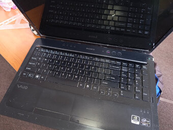 P: Nekompletny Sony Vaio VPCF2 notebook - 2
