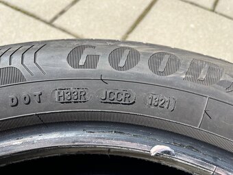 Predám 2x pneu GoodYear 215/55 R17 94V - 2