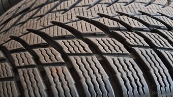 Predám 4ks jazdené zimné 225/45r18-95V Nokian - 2