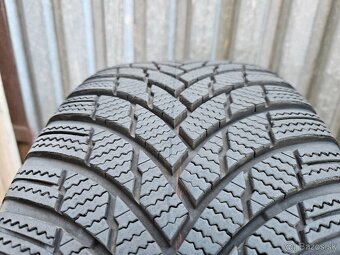 2 ks veľmi málo jazdené zimné pneu Firestone - 215/55 r17 - 2