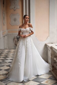 Nove top luxusne svadobne saty s padnutymi ramienkami - 2