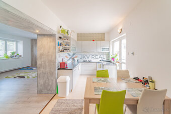 3D Obhliadka Veľký RD s bazénom priamo v Nových Zámkoch - 2