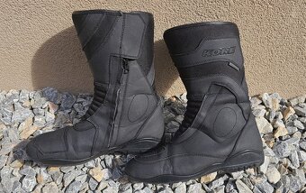Predám vysoké moto čižmy značky KORE, veľkosť 43, reálne 44 - 2