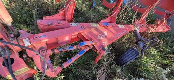 Otočný pluh Kuhn - 2