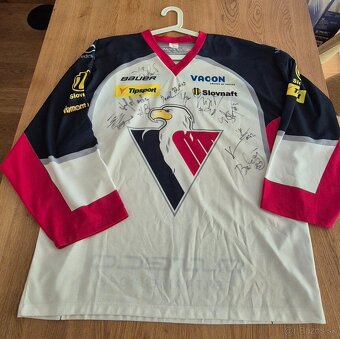 Hokejový dres slovan s podpismi - 2