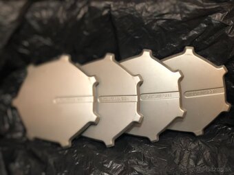 Dobové puklice VW - 2