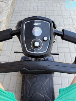 Elektricky invalidný vozik - 2