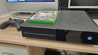 Xbox One spolu s TV, joypadom a GTA 5 - 2