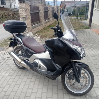 Honda 700D integra - 2