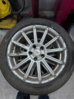 235/45 R17 - 2