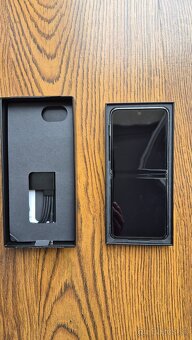 Samsung Z-Flip 5 256GB - 2