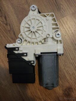 Motorcek okien VW - 2