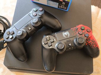 Sony PlayStation 4 slim +2x ovládač+ FIFA 21 - 2