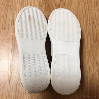 Penske tenisky Reserved č. 42 - 2