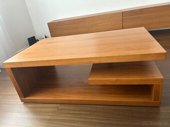 Predám jedálenský stôl, konferenčný stolík a 2 skrinky. - 2