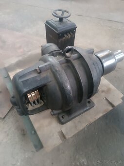 historický elektromotor - 2