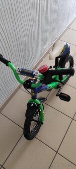Detský bicykel s pomocnými kolieskami - 2