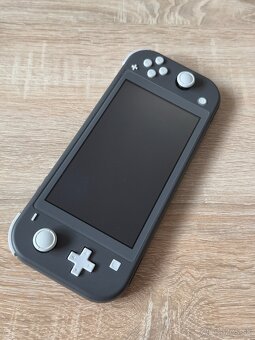 Nintendo switch Lite Grey - Pekný stav - Komplet balenie - 2