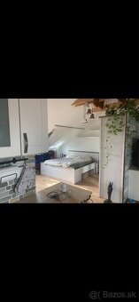 Spálňový set. (posteľ, skriňa a nočné stolíky) - 2