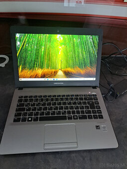 Funkčný starý notebook Medion Akoya E4214 - 2
