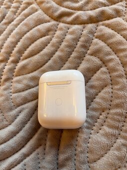 Airpods 2 s bezdrotovym nabijanim - 2