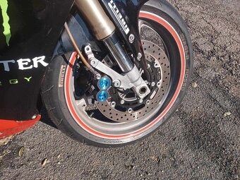 Yamaha R1 - 2