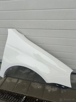 Predny pravy blatnik VW Golf 5 variant biela LR9A - 2