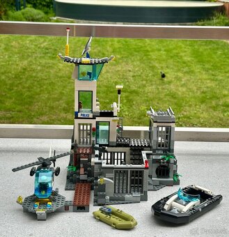 LEGO® City 60130 Väzenie na ostrove - 2