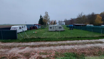 Pozemok s obytným kontajnerom na záhrade na predaj Holíč - 2