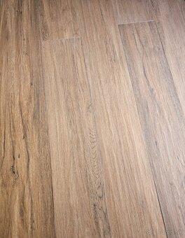 Dlažba keramická vzhľad drevo 20x120 odtieň podobný orechu - 2