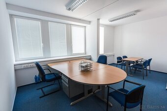 Kancelárske priestory v blízkosti diaľničného obchvatu, leti - 2