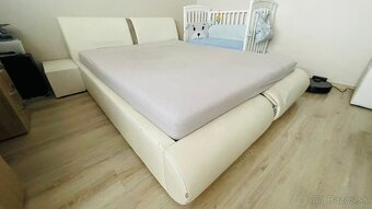 Manželská posteľ + 2x nočný stolík + perinák - 2
