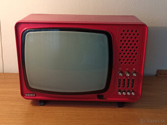Starý retro televizor Tesla Satelit 4158AB - 2