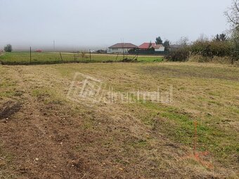 Predaj - pre rodinné domy - Rovinatý pozemok pre výsta… - 2