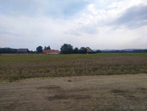 Predám nádherný pozemok pri Ortovom mlyne v obci Láb. - 2