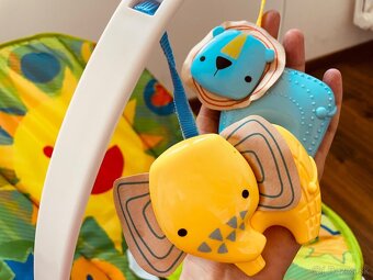 Lehátko s hračkami - 2